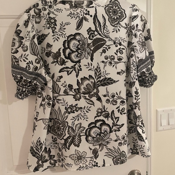 Floral Black and White Top - Picture 4 of 5
